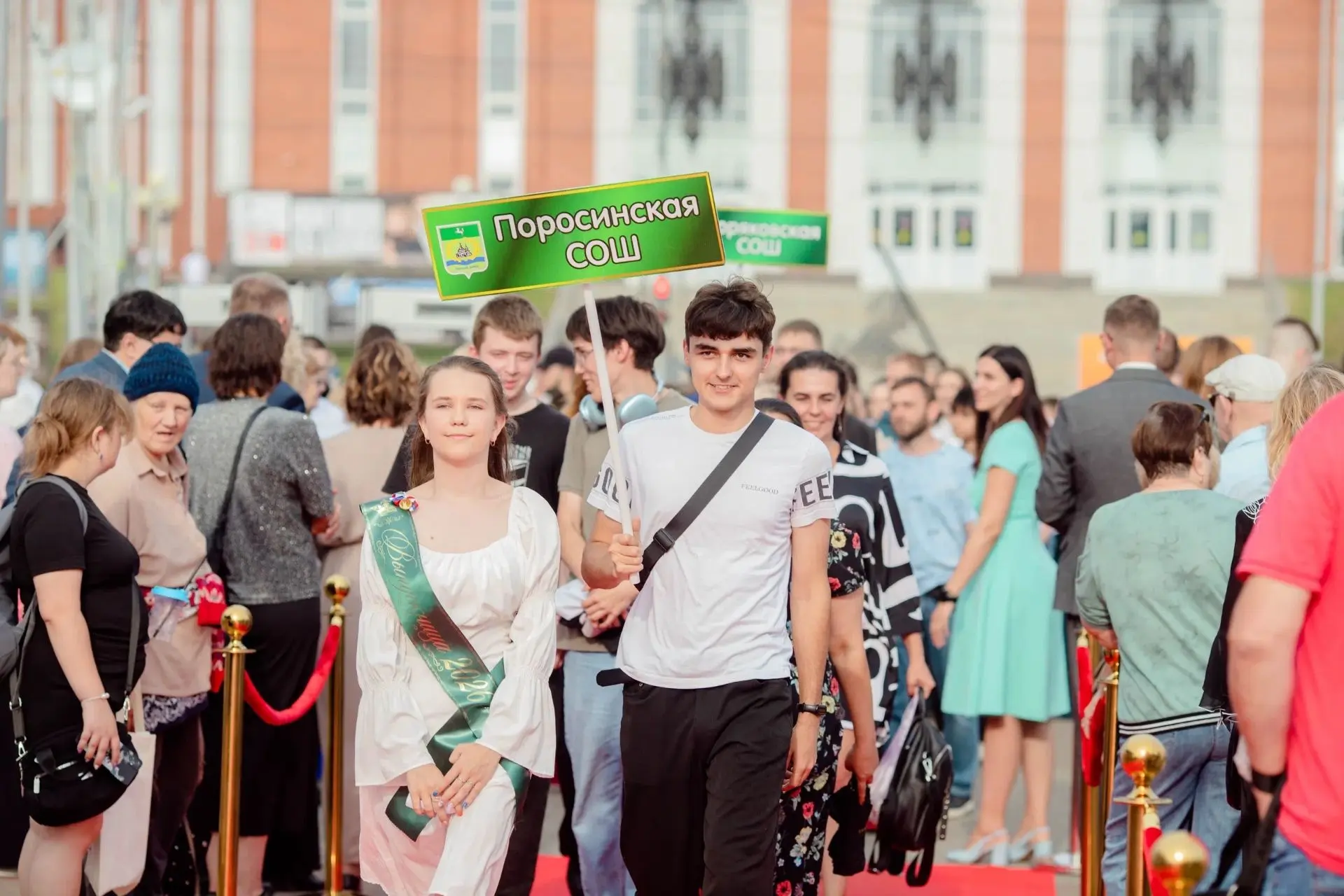 🎓РЕГИОНАЛЬНЫЙ ВЫПУСКНОЙ 🧑‍🎓 

🗓️27 июня 
⭐ В Губернаторском квартале собрались тысячи выпускнико
