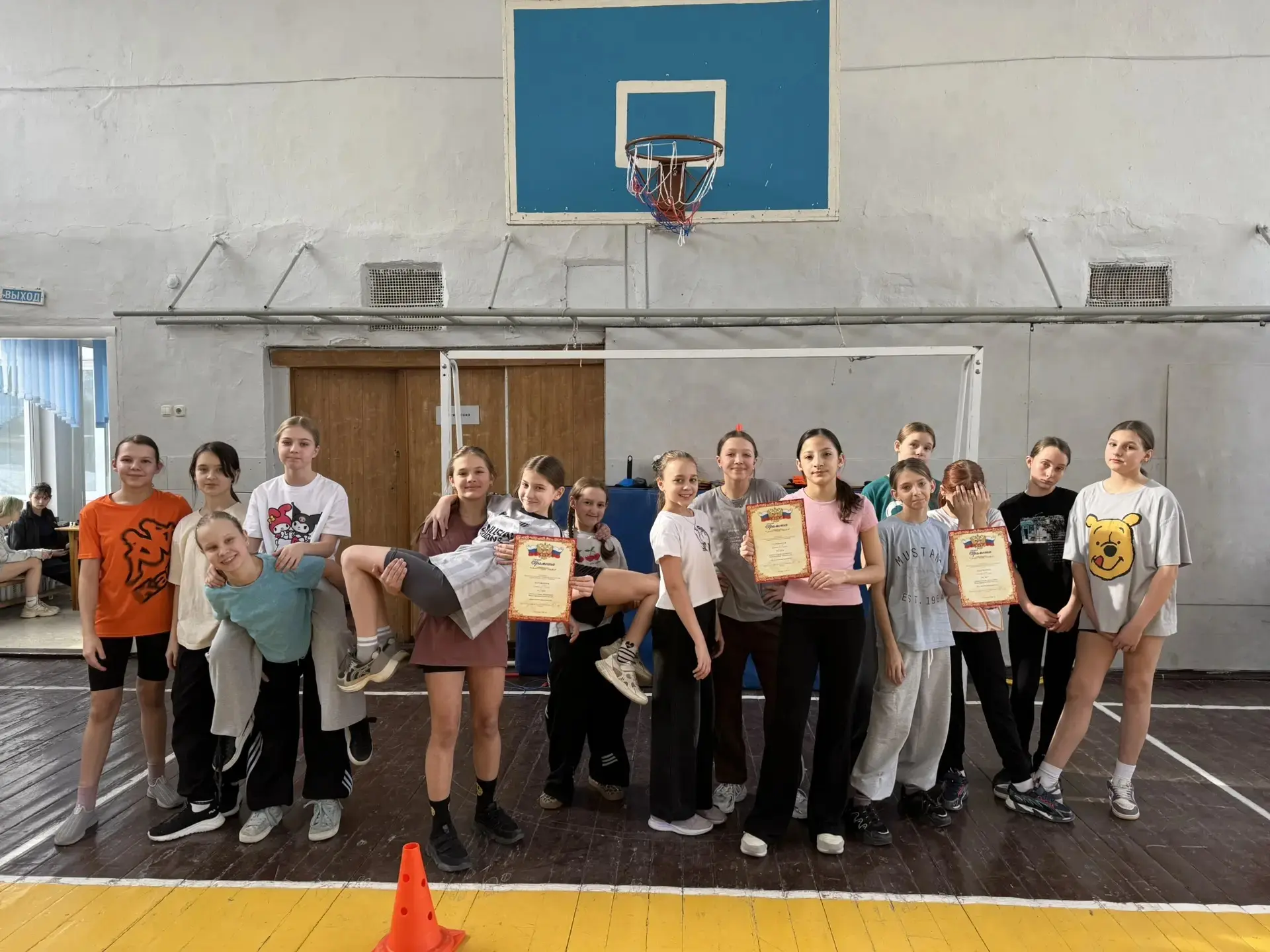 Девчонки в спорте: как прошли «Веселые старты» к 8 марта 🌷  В нашей школе прошли «Веселые старты», п