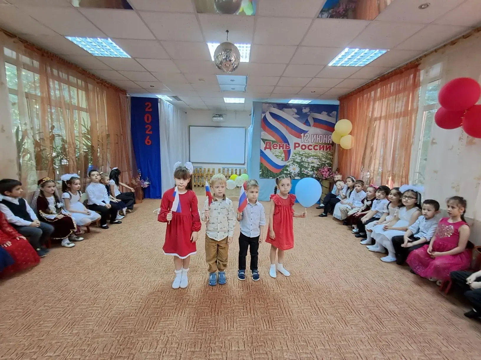 🎨 «Мы дети твои, Россия!» — как прошёл наш праздник в 8-м корпусе