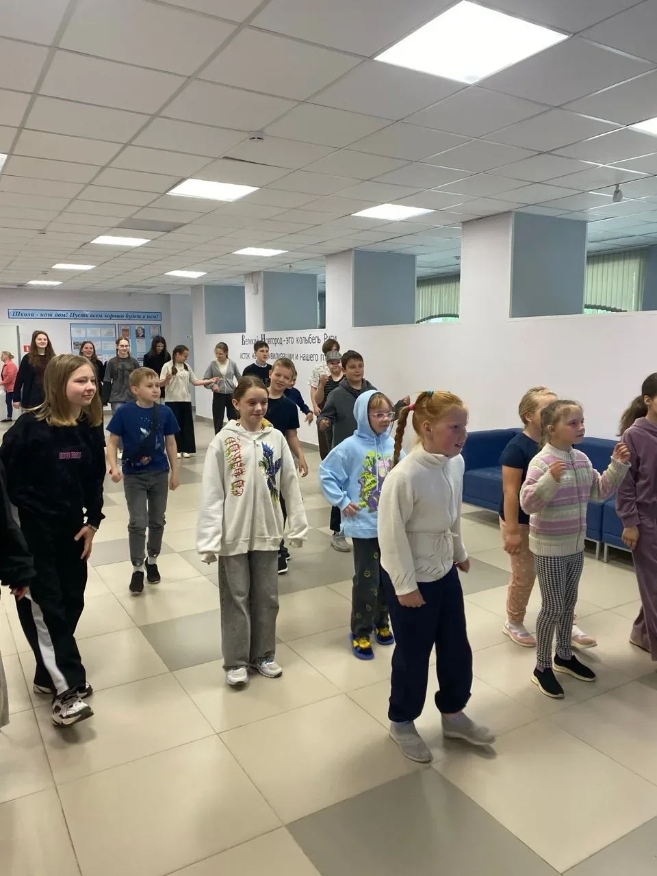 Сегодня открыл двери для ребят оздоровительный лагерь "Солнышко". Сегодня ребята оформили уголок отр