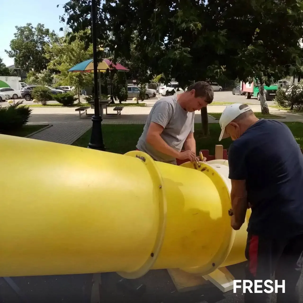 ЖК Fresh. Провели ремонт элементов горки, восстановив целостность её пластикового желоба.