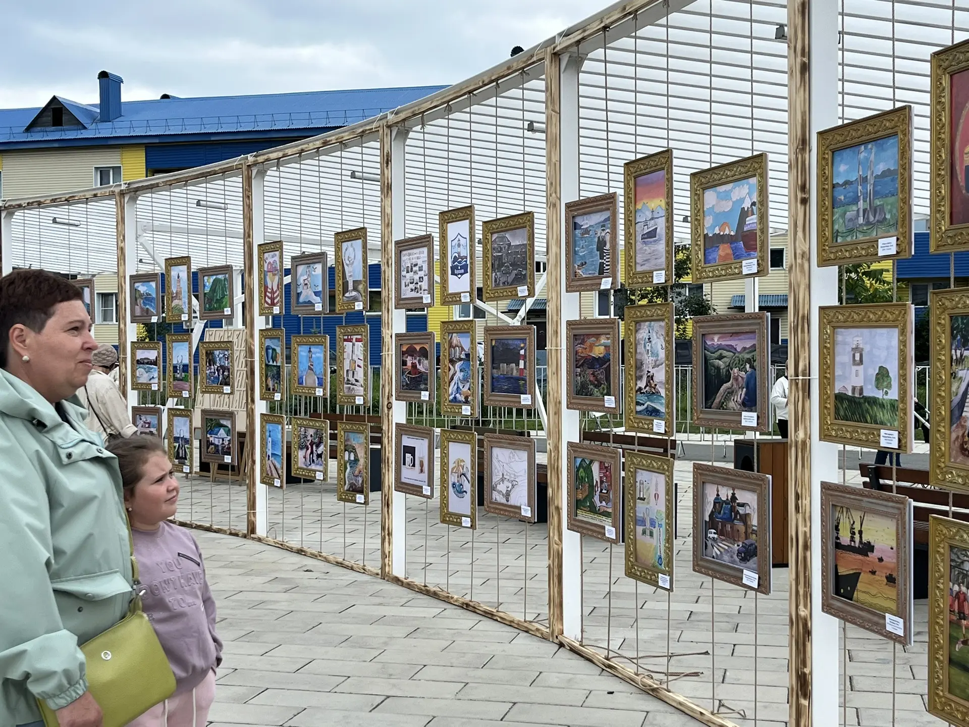 Вот уже второй год подряд в конце августа проходит книжный фестиваль «Библиофест» на на...