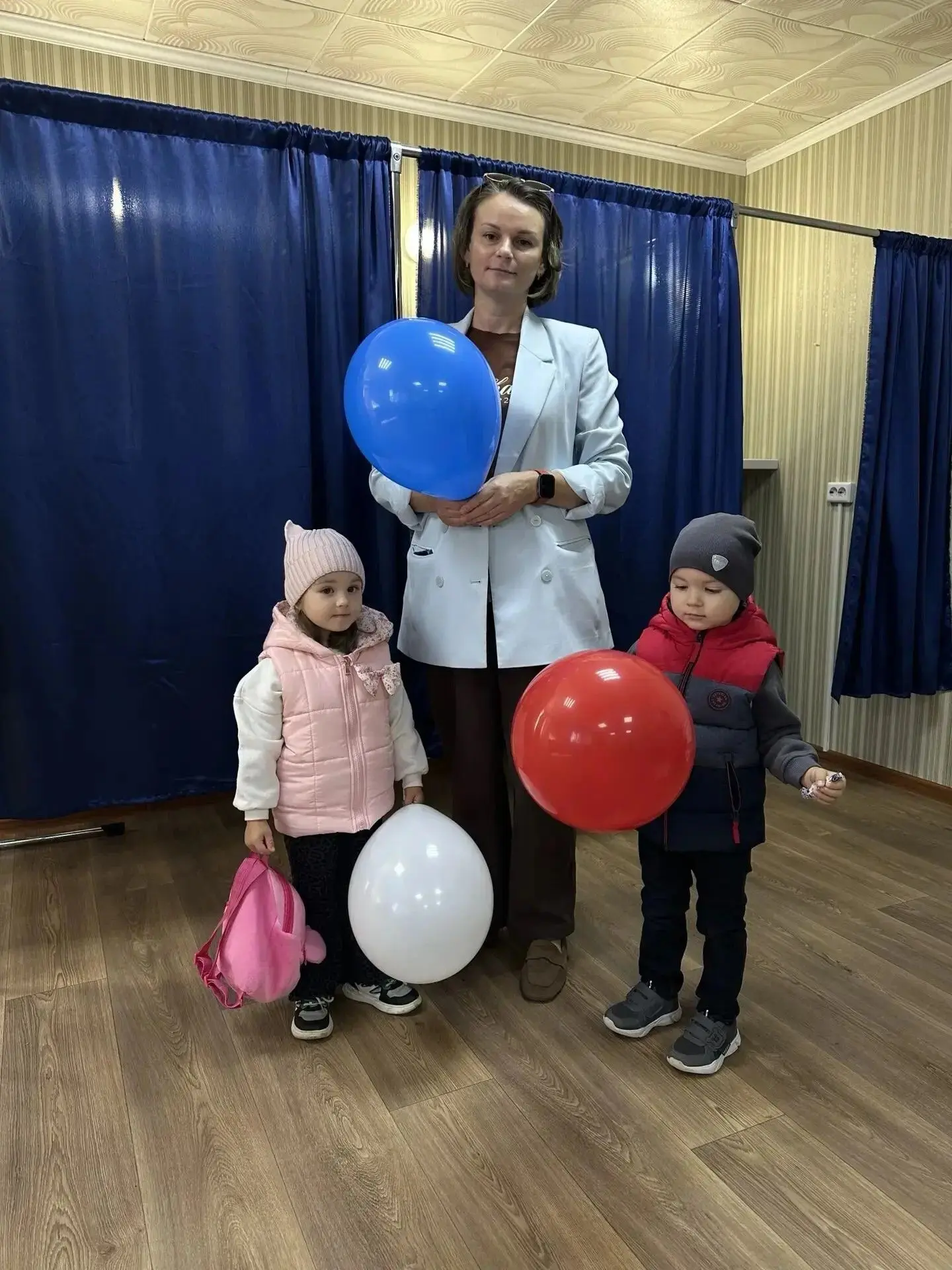 На избирательных участках Суровикинского района всё чаще можно увидеть семьи: родители ...