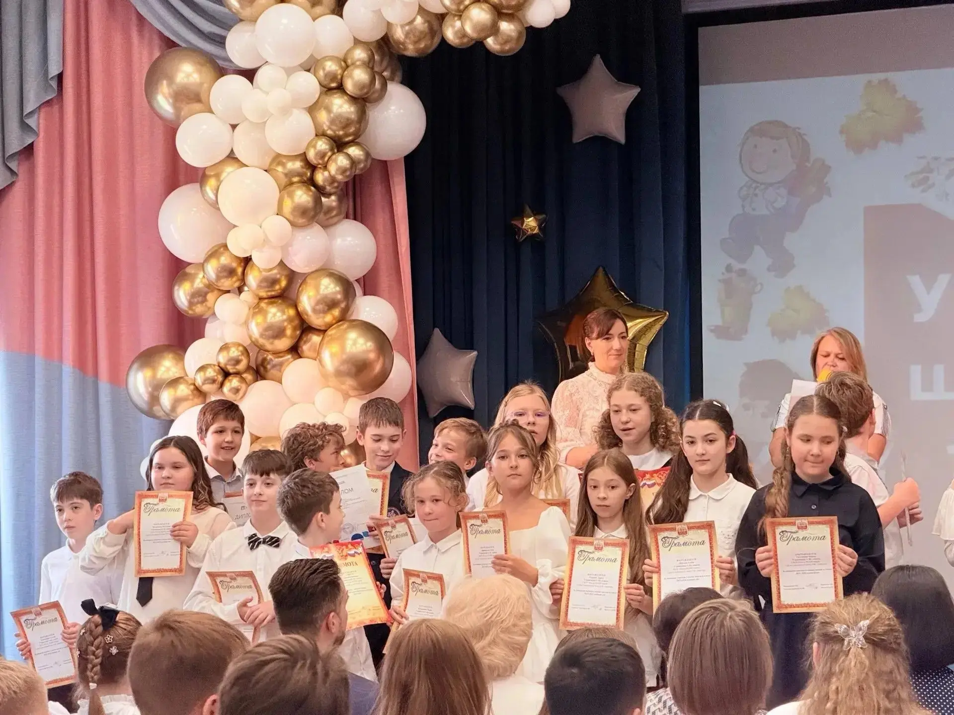 💫 Прощай, начальная школа!  ⭐ В нашей школе прошел праздник "Прощай, начальная школа!" для четверокл