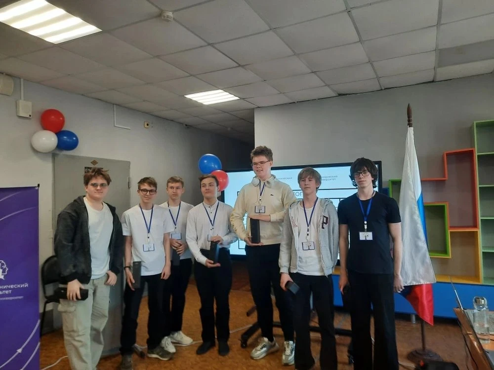🚀 Ура, мы ПЕРВЫЕ!  Сегодня на научно-популярном квизе «Наука на районе», организованном физико-техни