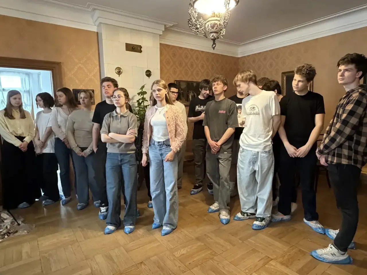 Литературное путешествие 🧳  📚 В пятницу ученики 10 класса «Б» вместе с классным руководителем Светла