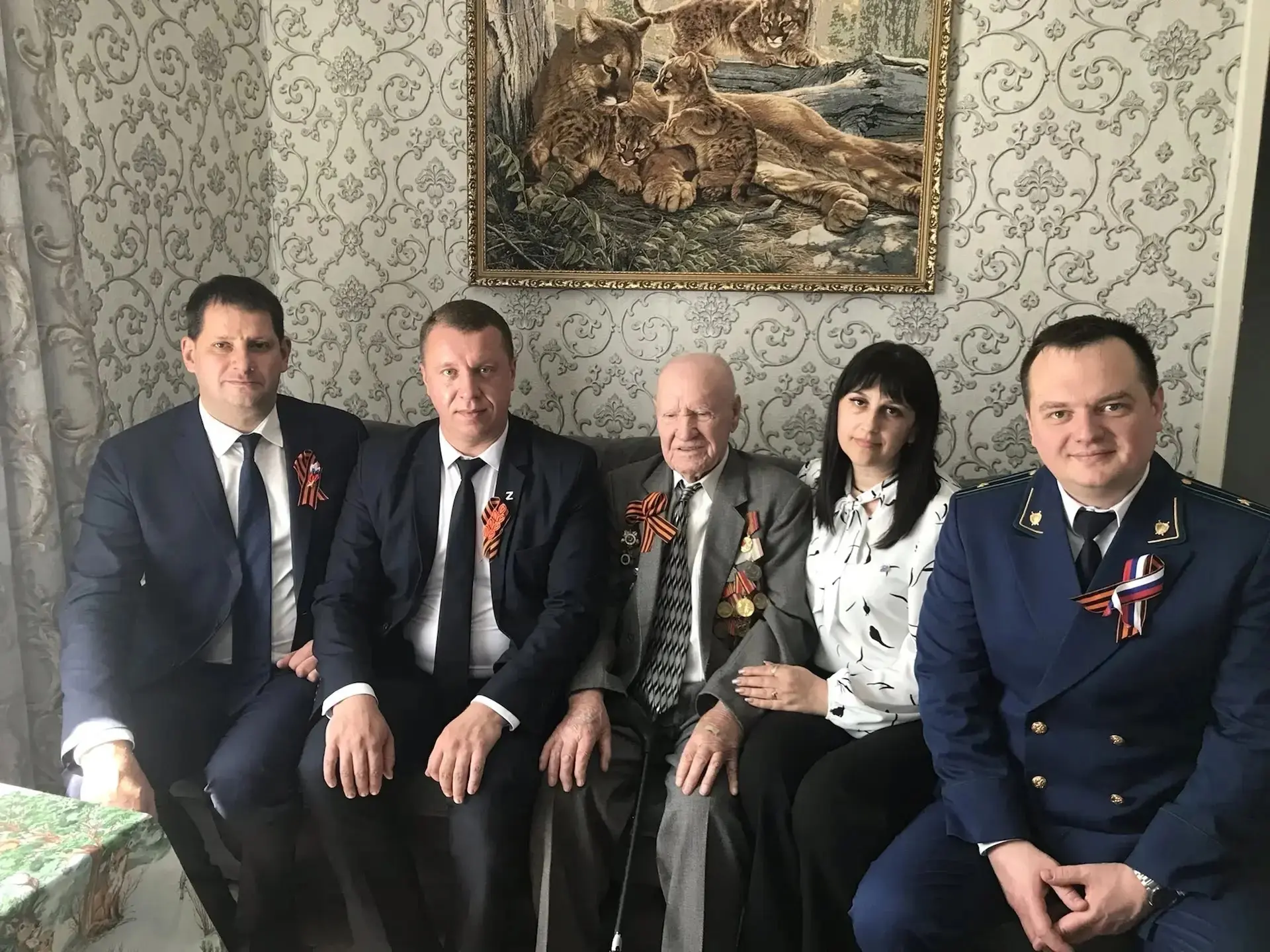 В канун великого праздника — Дня Победы — поздравил ветерана Великой Отечественной войн...