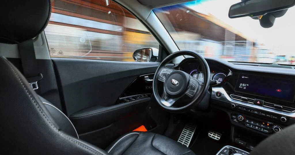 🚕 В Москве в 2026 году планируют запустить беспилотные такси в новых районах города. 

Курсировать 