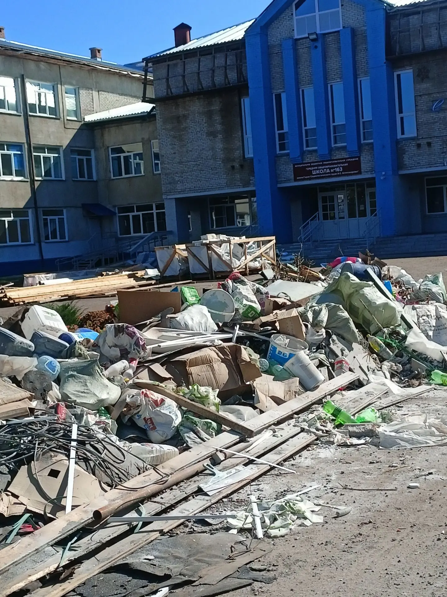 Мусор не вывезен