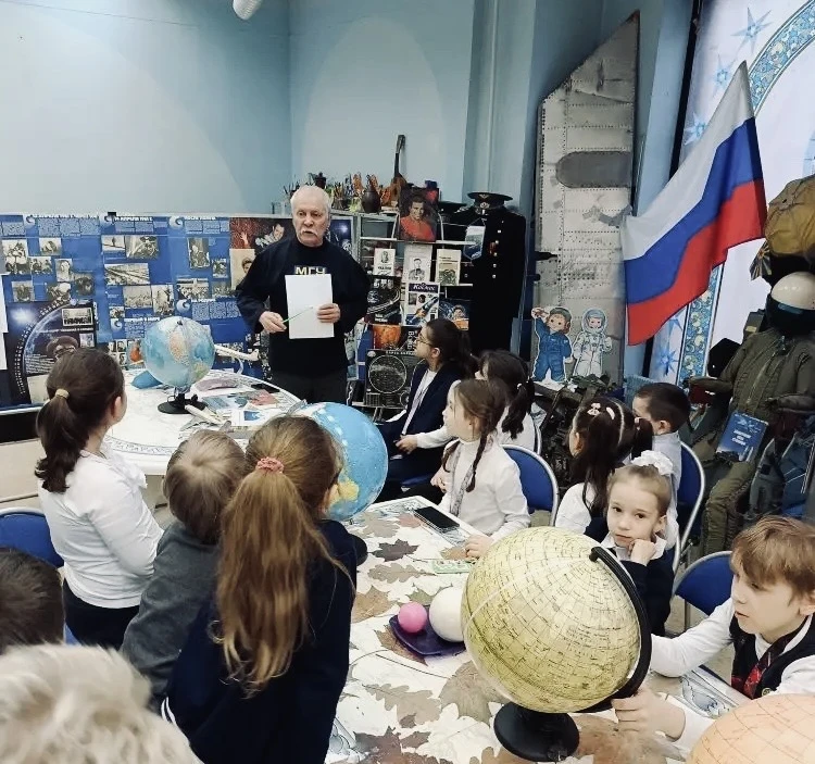 🚀 Ученики 1 «В» отправились в Общественный музей космонавтики и авиации, где их ждало настоящее косм