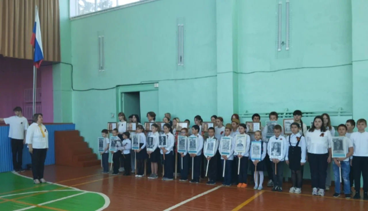 🔥Утро Памяти: «Бессмертный полк» прошагал по школьным коридорам.
🔥Сегодня, 8 мая, наша школа просн