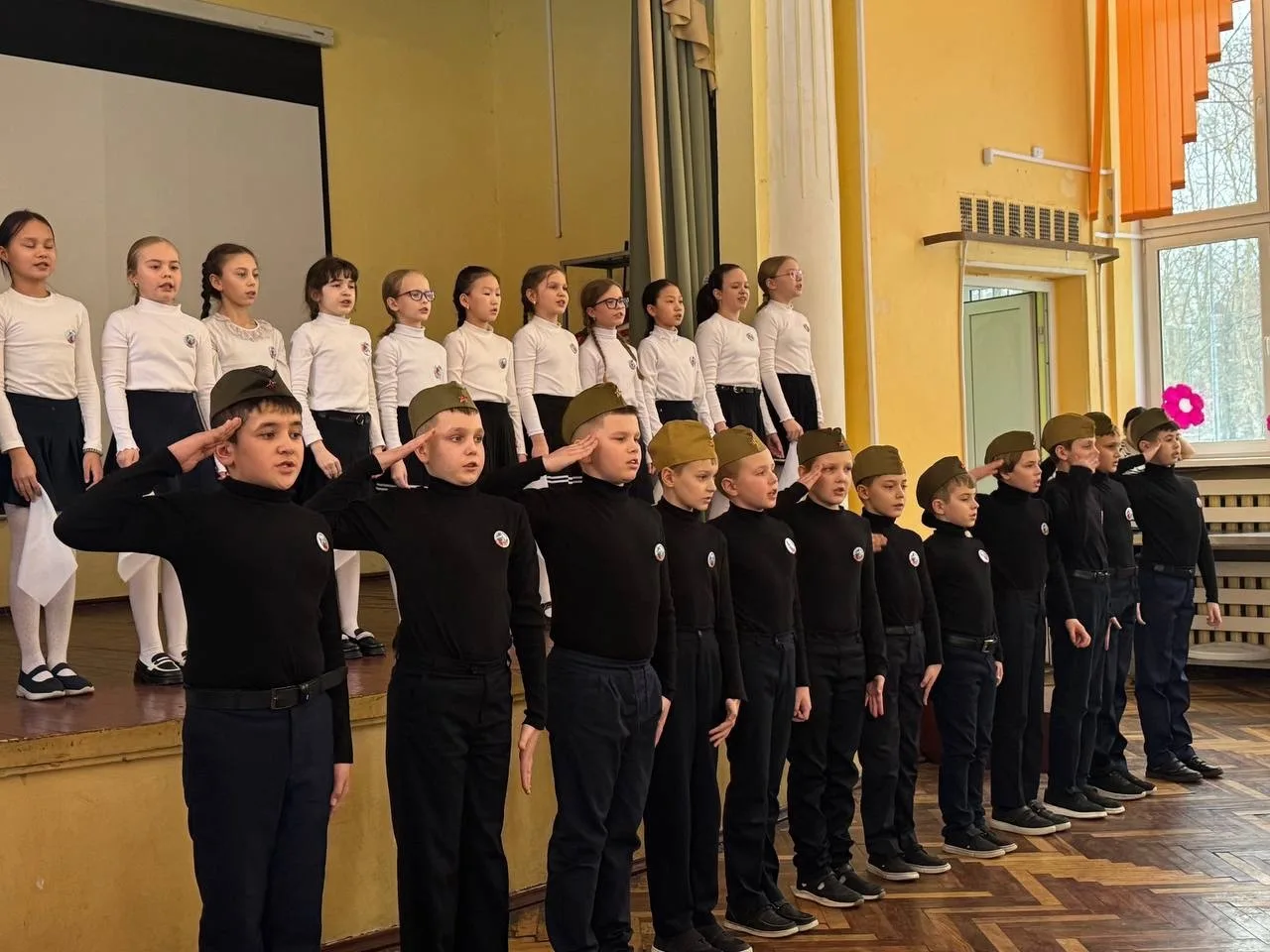 🎤ФЕСТИВАЛЬ ВОЕННОЙ ПЕСНИ🎤 В начальной школе прошёл фестиваль военной песни, посвященный прошедшему Д
