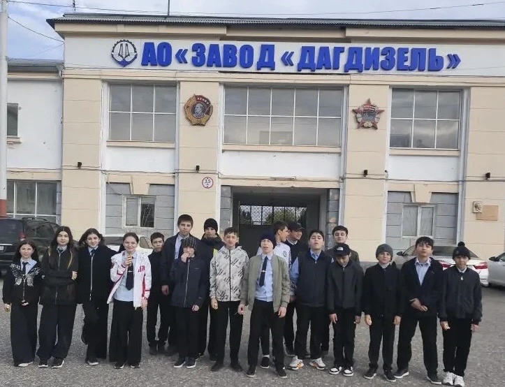 Сегодня кадетский класс профильного направления Следственного комитета посетил завод «Дагдизель» в г