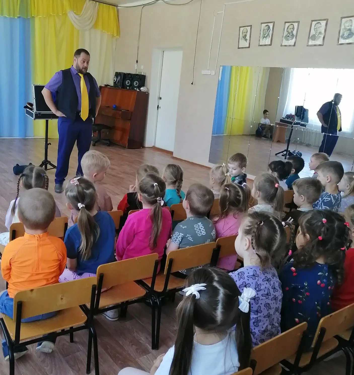 3 июня перед детьми нашего сада выступил фокусник иллюзионист.