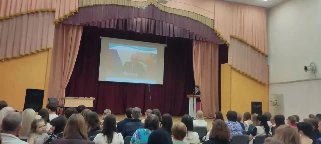 🎓 В День молодёжи, в нашей школе прошла торжественная церемория вручения аттестатов выпускникам 11 