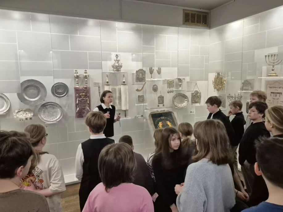 История религий сквозь века: 5 «А» на Почтамтской! 🏛️📜✨  16 апреля ученики 5 «А» класса отправились 