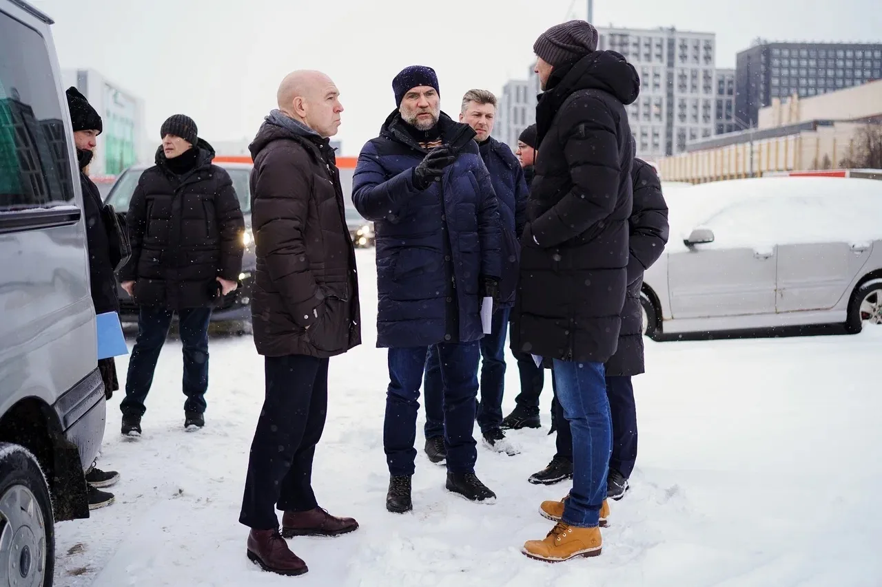 По прогнозу синоптиков в ближайшие дни в Петербурге будет небольшой снег, коммунальные службы в полн