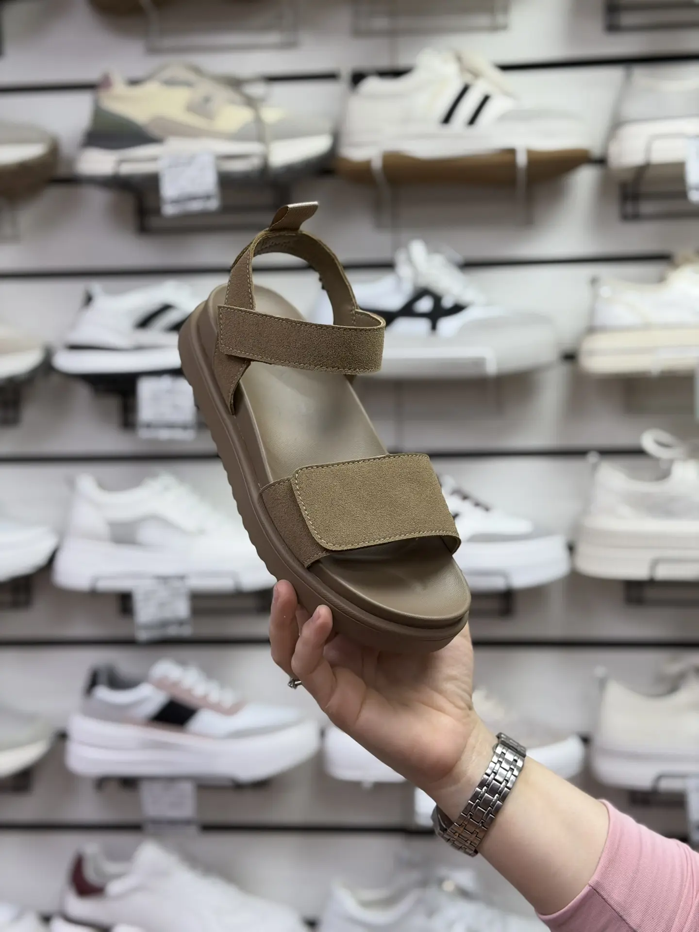 РАСПРОДАЖА ☀️ Лето продолжается — а цены стали ещё приятнее! 👟

🔥 –30% при оплате наличными
*при о