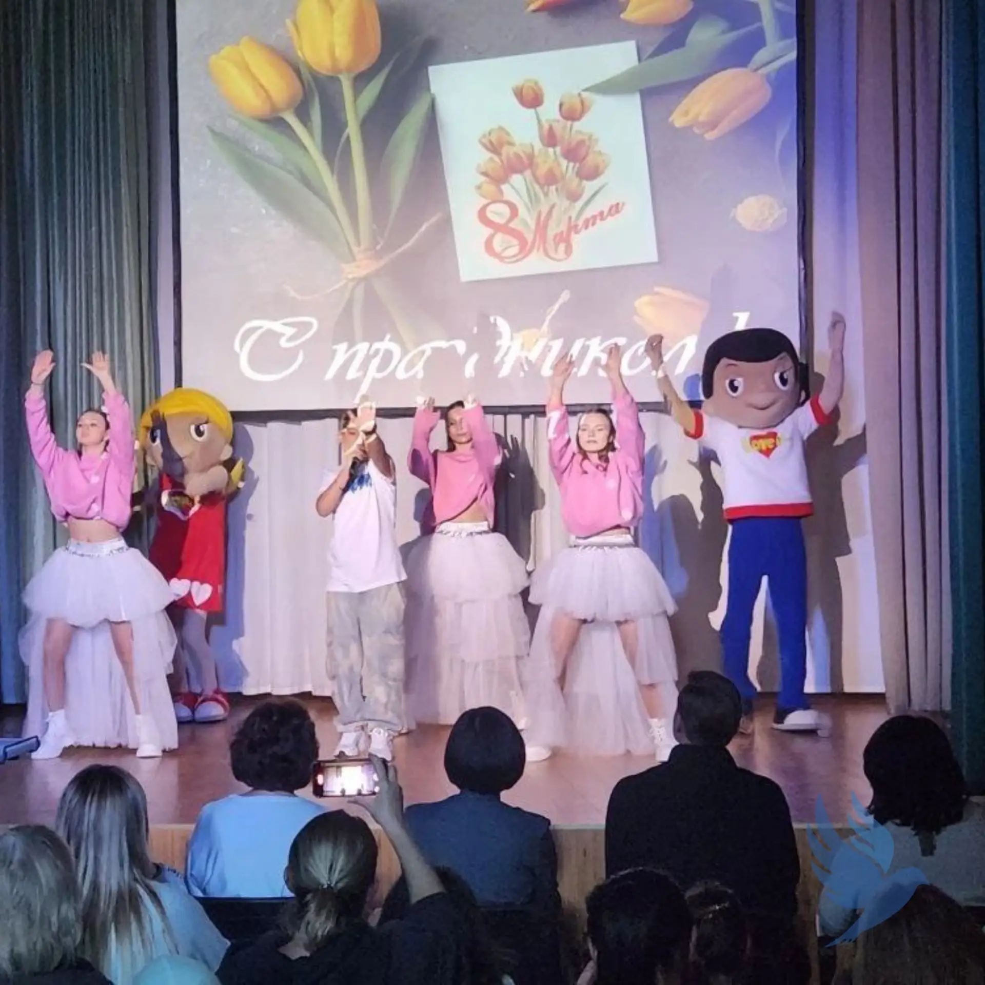 🌷 Праздничный концерт к 8 Марта в нашей школе  В преддверии самого нежного весеннего праздника в наш