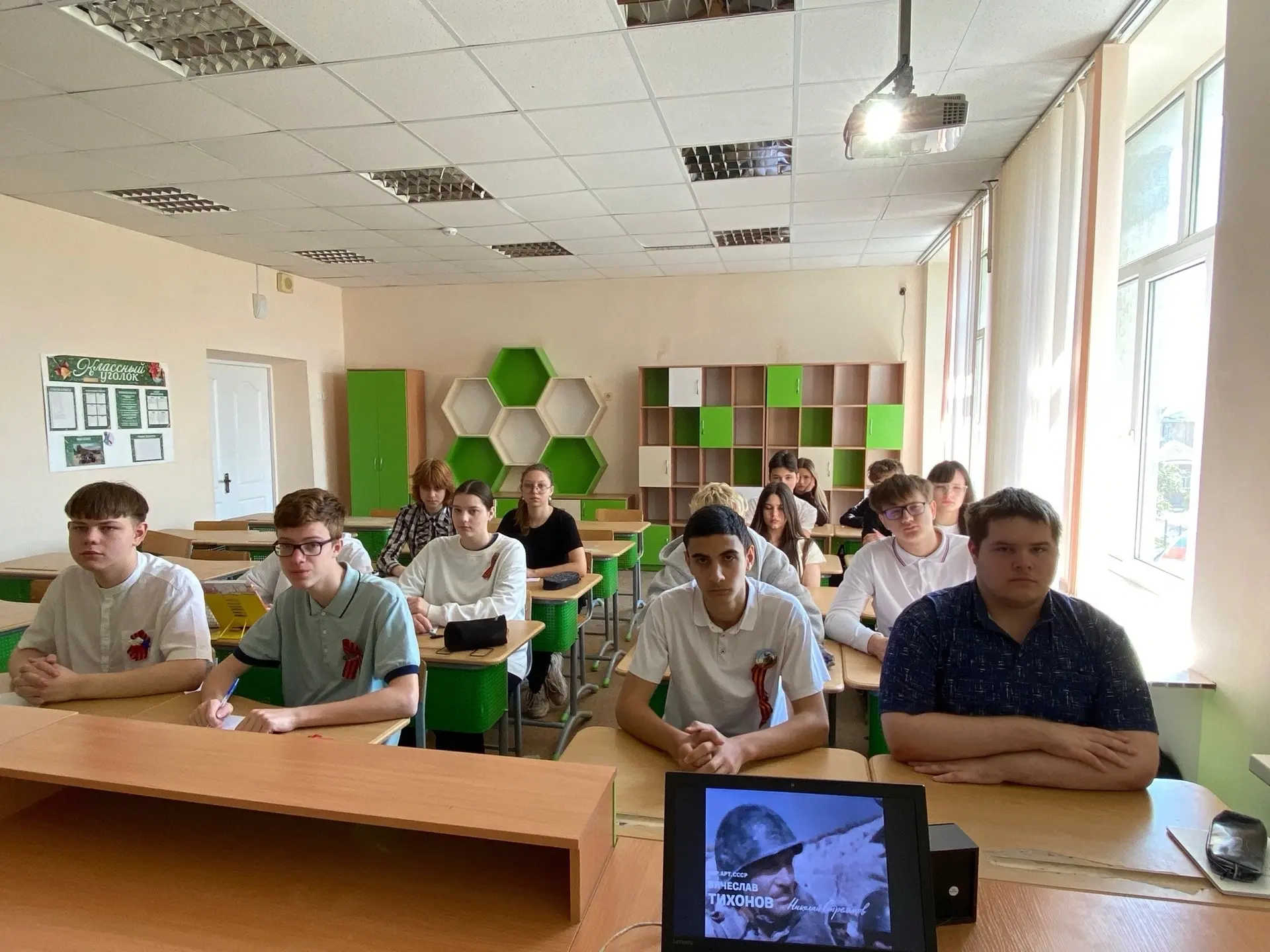 В преддверия 81 годовщины великой Победы советник директора по воспитанию Никита Александрович Сивен
