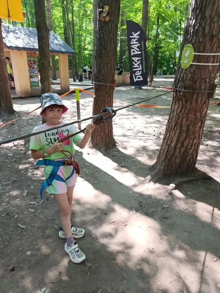 ✨КАНИКУЛЫ С ПОЛЬЗОЙ✨

Ученица 2В класса Анисия Д. весело и активно проводит летние каникулы! В г.Чеб