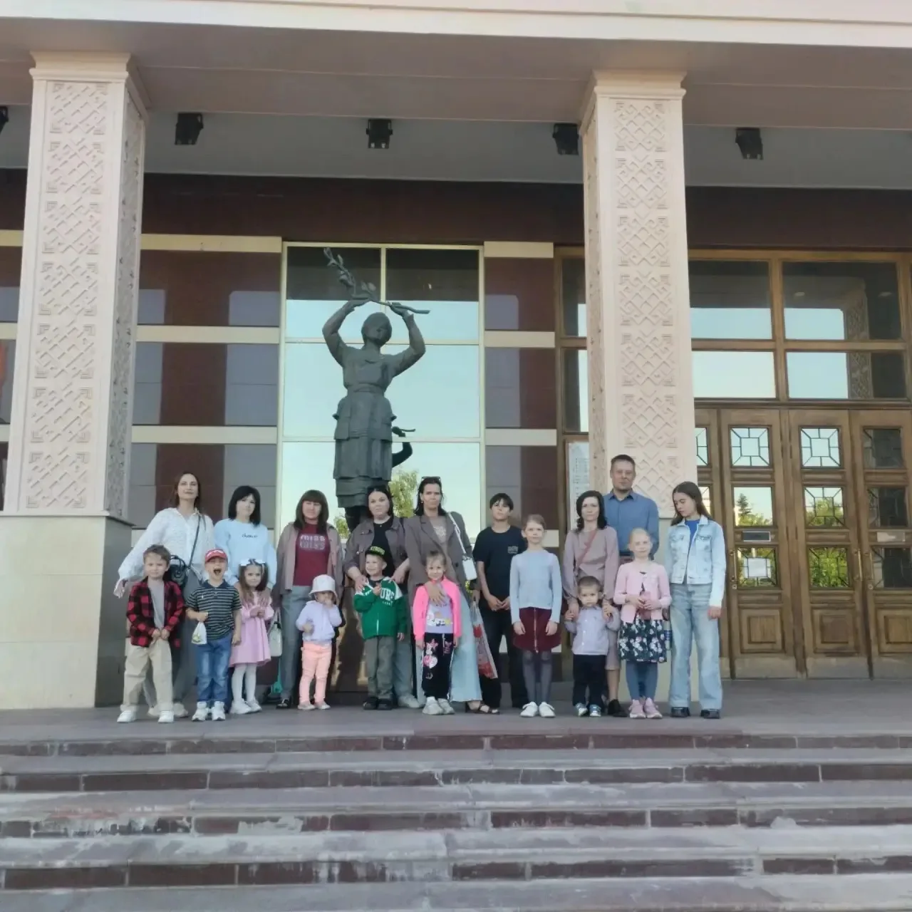 Волшебство на сцене и искренние эмоции! ✨

🎭Сегодня наши подопечные стали гостями Национального дра