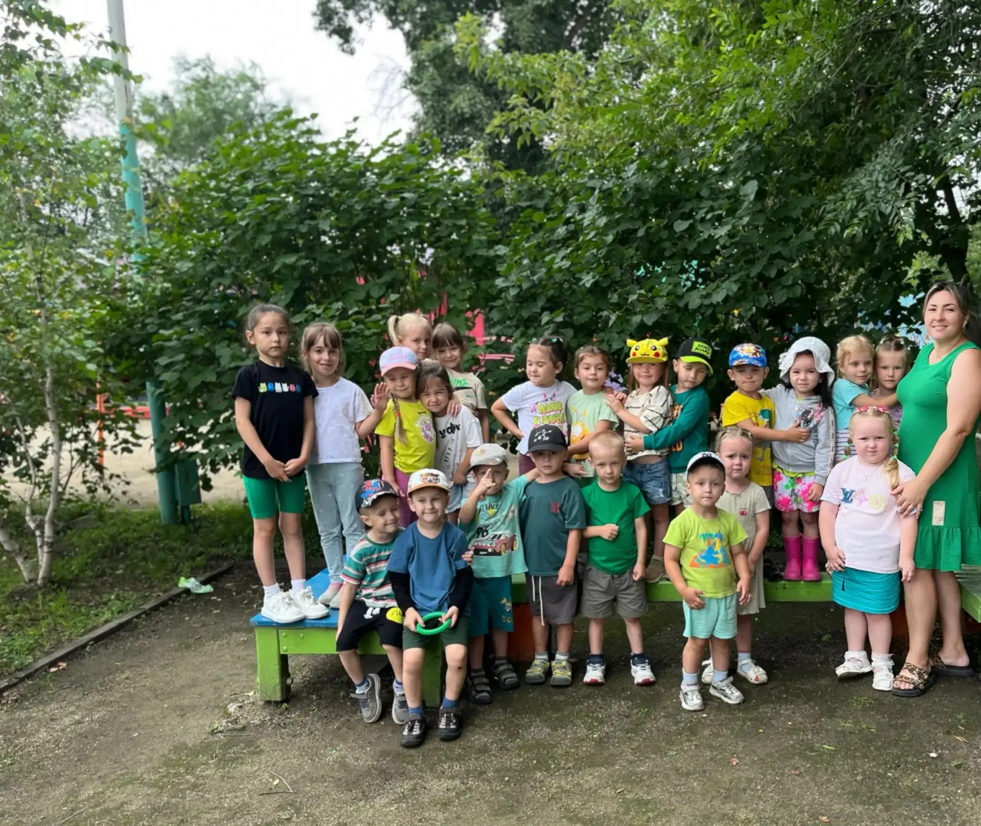 «Сегодня у нас был настоящий Зелёный день! 🐸💚

    Мы отправились в путешествие на зелёном автобус