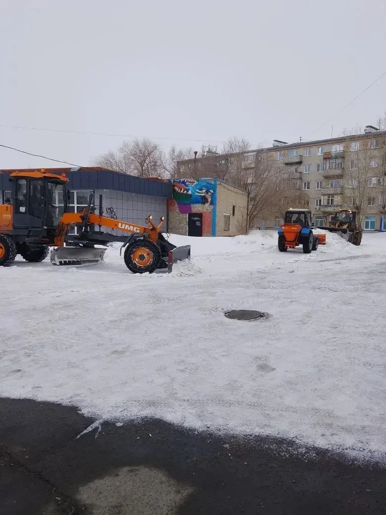 🚧 Весенняя подготовка городских дорог: МБУ Мой Город на страже безопасности 🛣️
