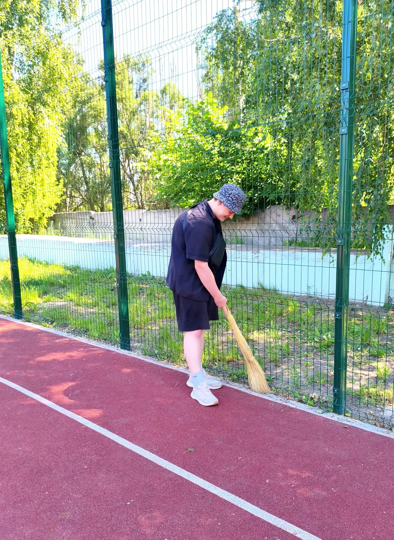 Друзья, летний трудовой отряд МБОУ СОШ №7 г. Белгорода продолжает преображать и благоустраивать терр