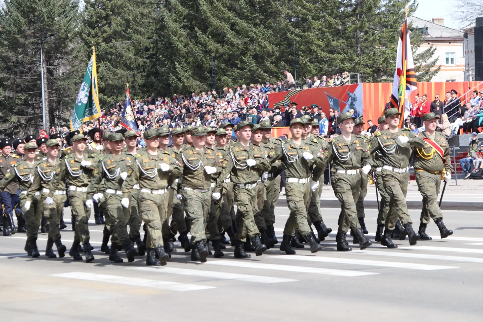 🎖️Курсанты ВУЦ приняли участие в Параде Победы  В Биробиджане прошел Парад Победы, где торжественным