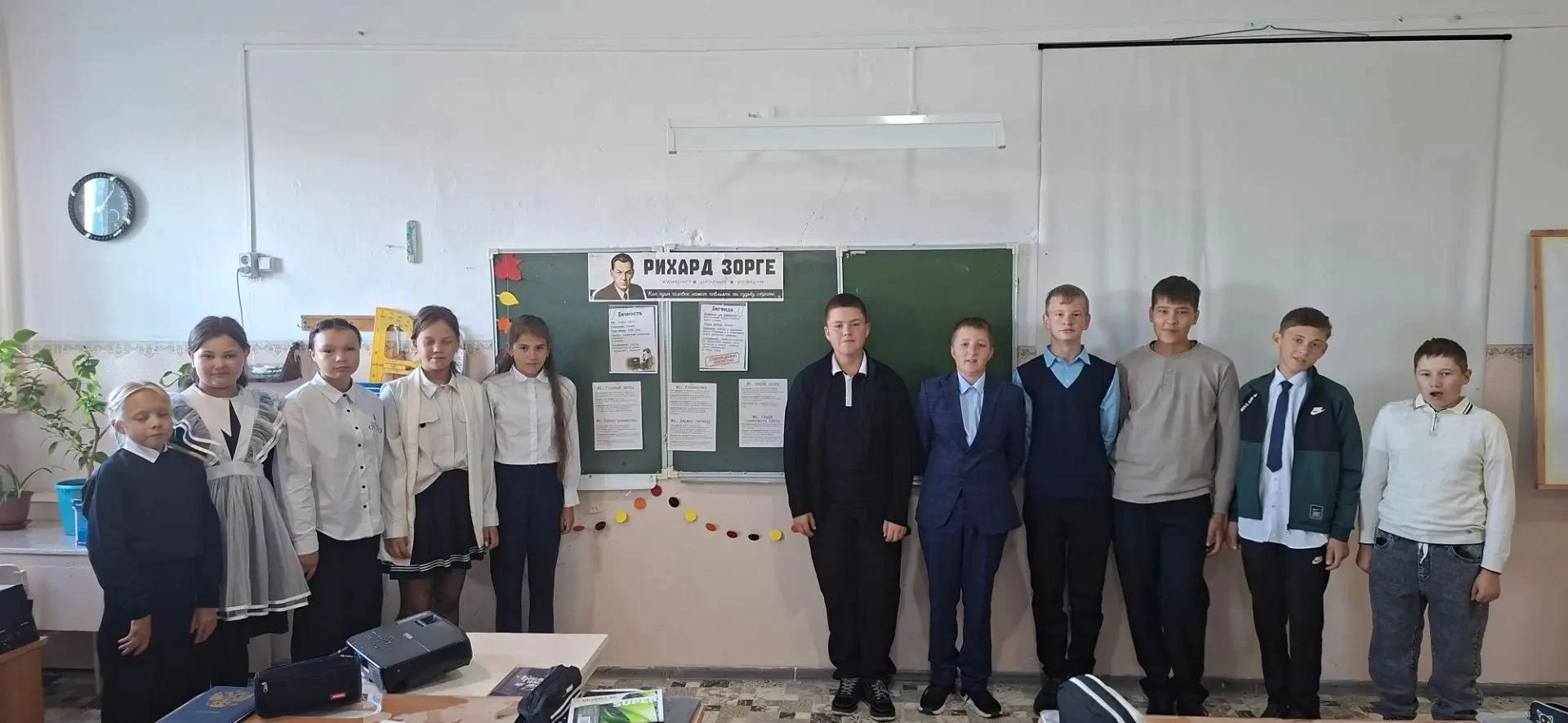 Новая учебная неделя в школе уже традиционно началась с внеурочного занятия из цикла «Р...