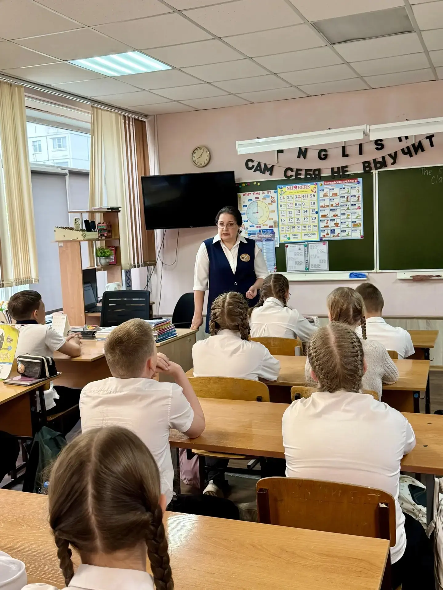 📚✨ Сегодня в 5 Б классе состоялся важный и познавательный классный час, который провела специалист п