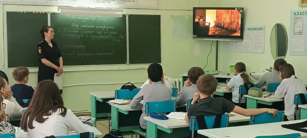 🚂В рамках месячника «Уступи дорогу поездам» для учащихся 5–9 классов была проведена беседа о безопа