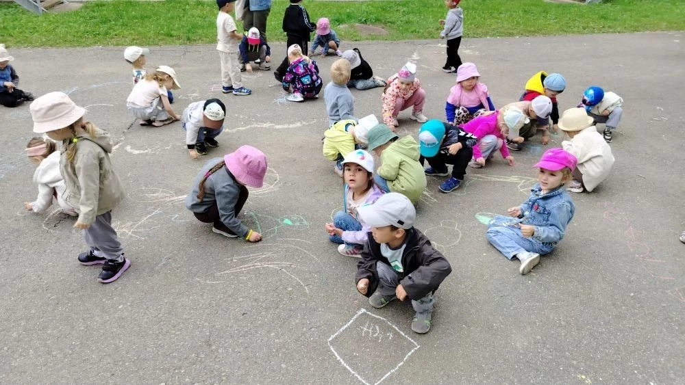 🌞 Праздник Дружбы: как дети учили Мишку дружить!🤝

В младших группах «Ягодка», «Искорка» и «Радуга