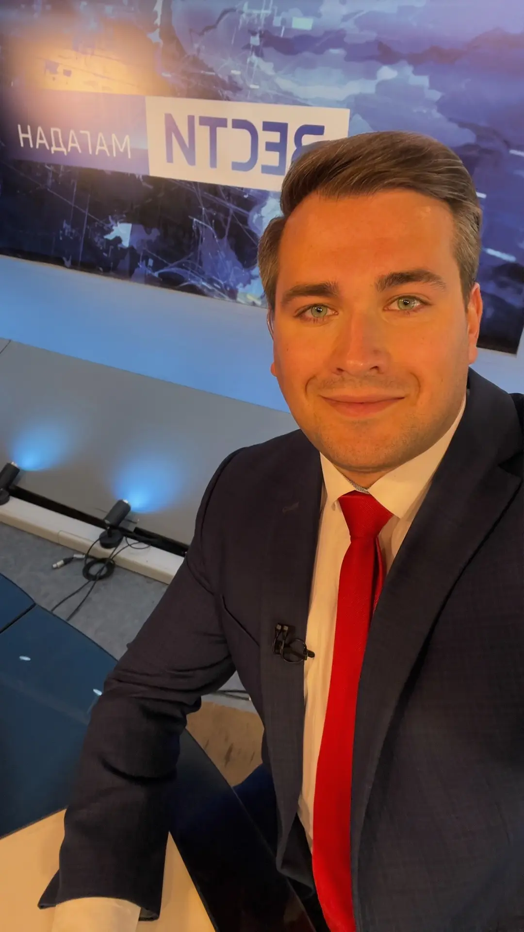 Нам еще повезло - где-то уже снег падает. Но работу не засыпет, не зальет, все равно де...