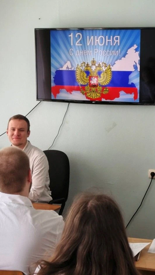 Патриотический час ко Дню России объединил будущих медиков

Час гражданской идентичности, посвященны