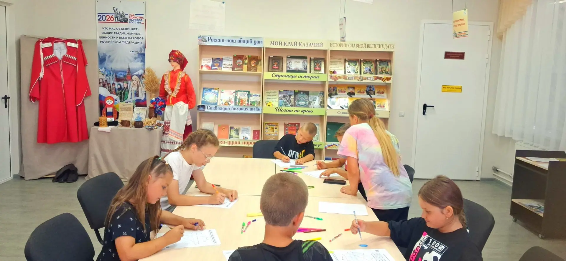 В Бородинской библиотеке прошло занятие по нейрочтению! 🧠

Ребята 7–10 лет составляли и разрисовыва