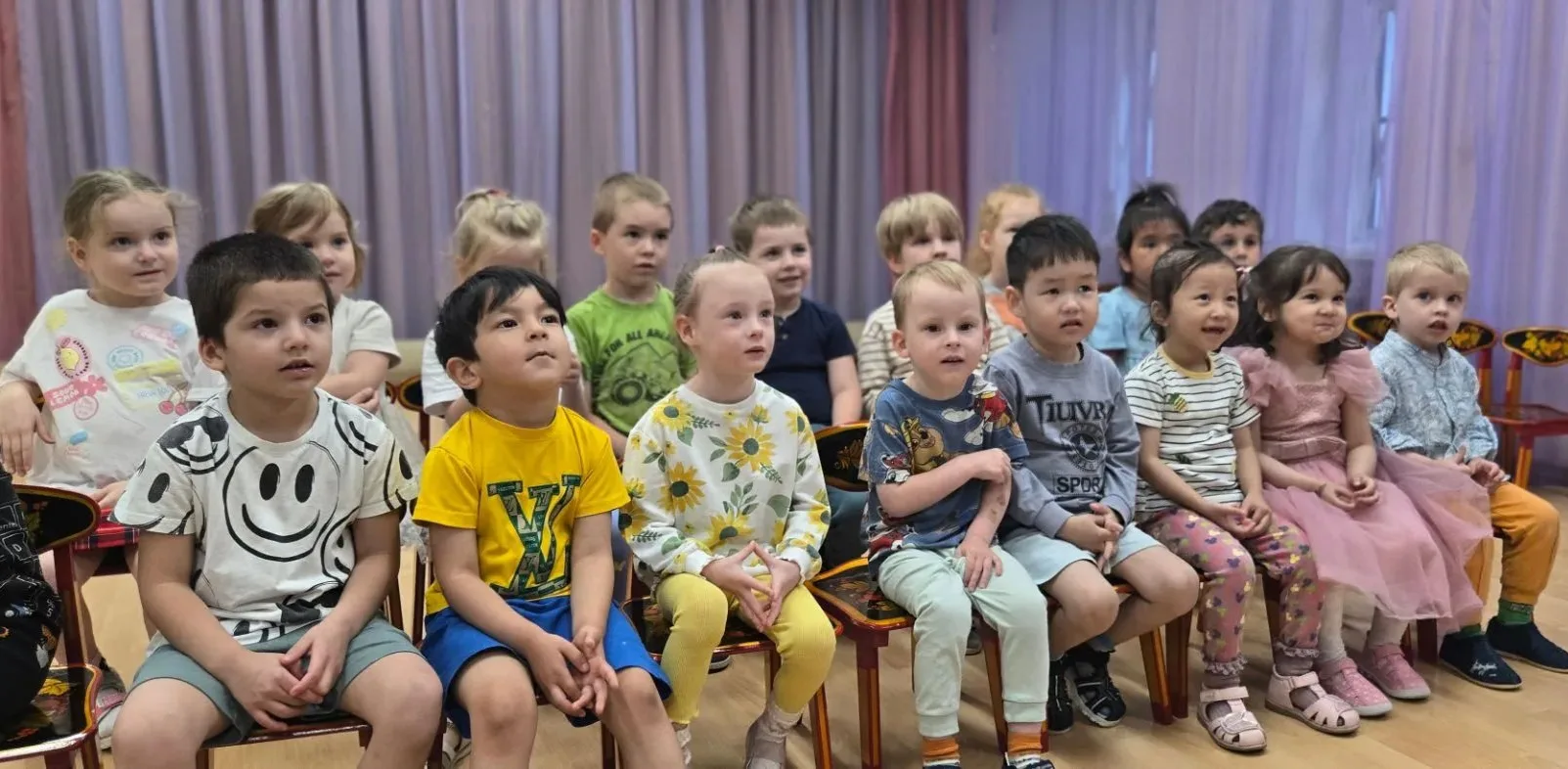 🎭 Даже в пасмурный день можно наполнить день яркими эмоциями! 🌈