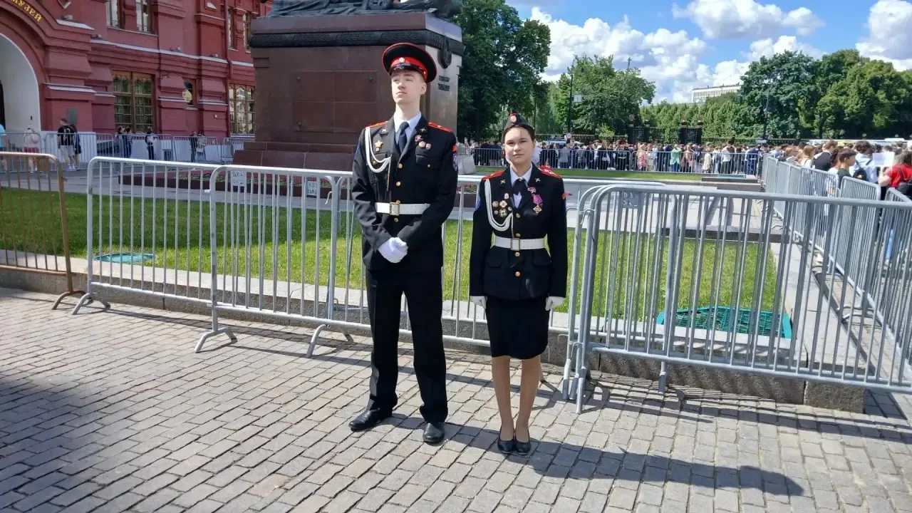 Память, объединяющая поколения 🇷🇺

✨ 26 июня выпускники московских школ приняли участие в патриоти