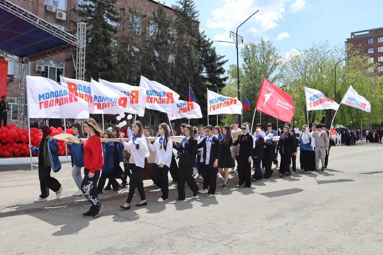 🎖 Большой фоторепортаж с торжественного митинга, прошедшего в Буйнакске в честь празднования 81-й го