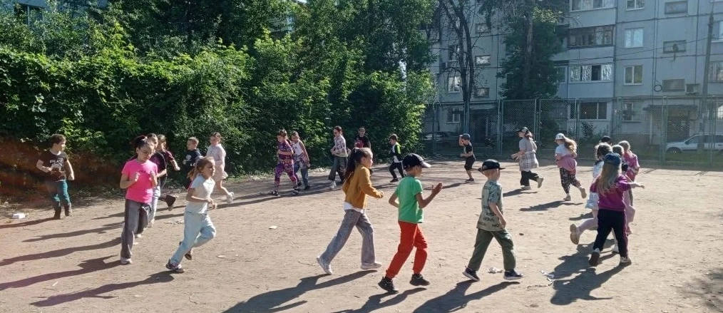 04.06.2026 в лагере дневного пребывания "Непоседы" состоялись следующие мероприятия: 
1. Танцевальна