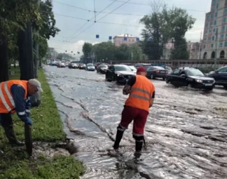 В Челябинске борются с последствиями ливня