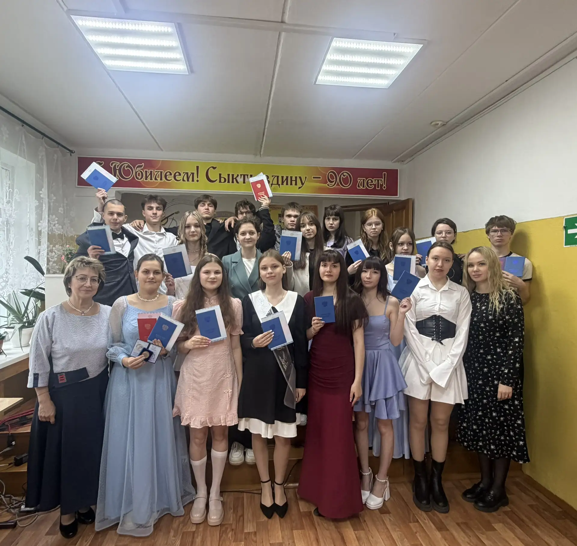 🎓Счастливого пути, наши выпускники! 🎓

✔️Сегодня в нашей школе двойной праздник — вручение аттеста