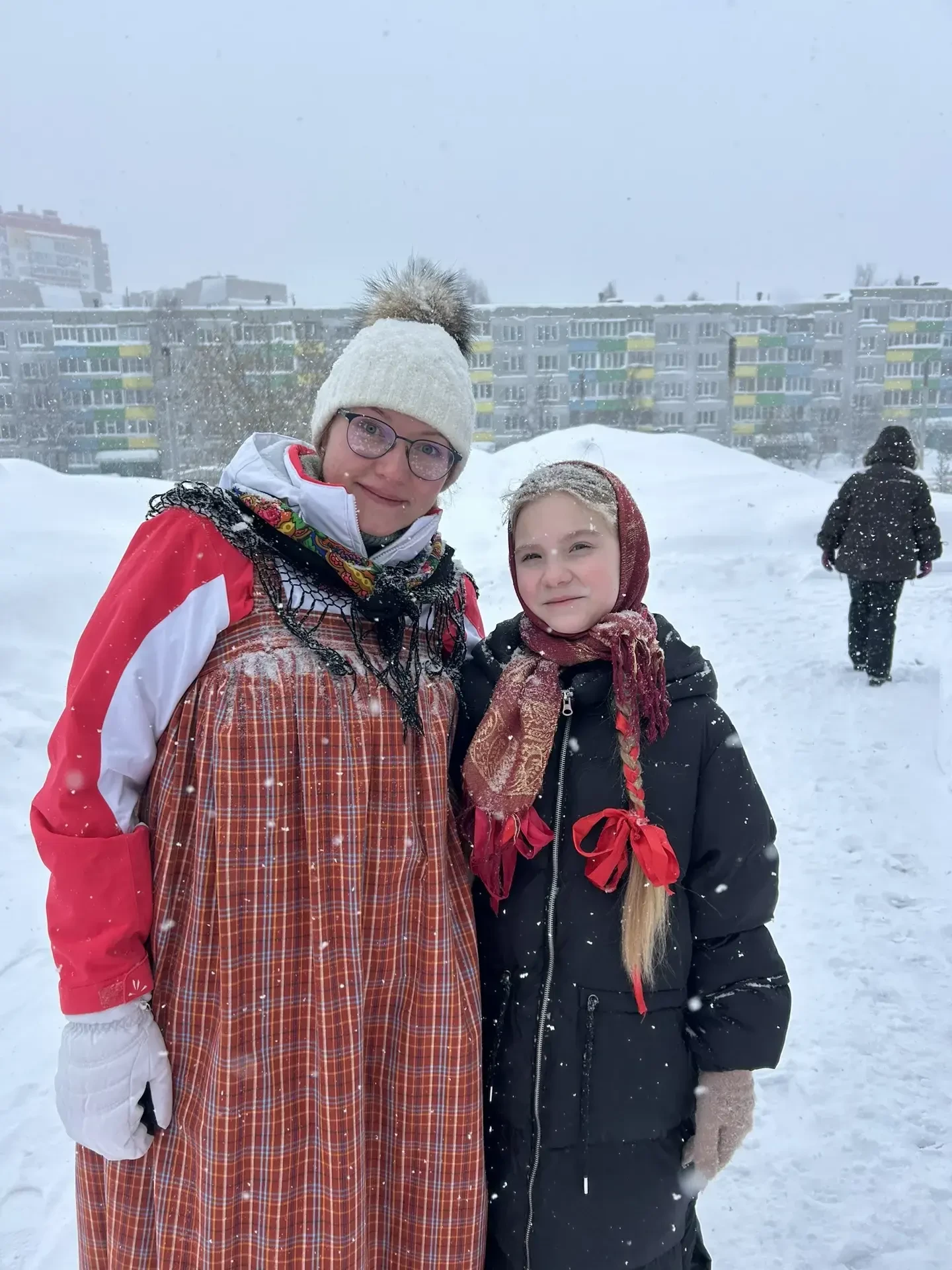 ❄Спорит, силой меряясь, Зимушка с Весной, Снегом заметала весь покров земной...  🥞Пятые классы приня