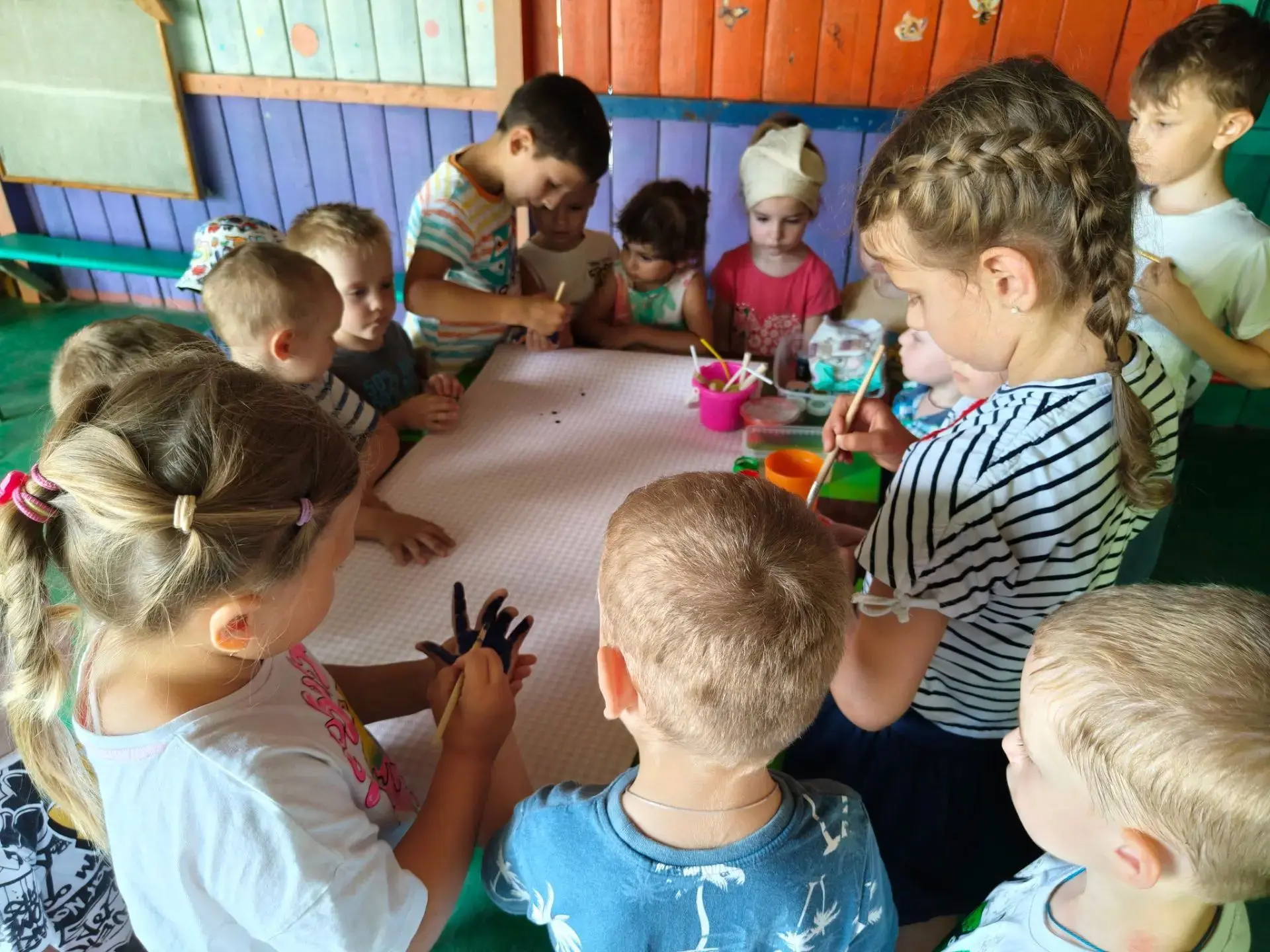 Наши дети не скучают летом! ☀️ 

Лето в самом разгаре, и наши маленькие непоседы ни минуты не сидят 