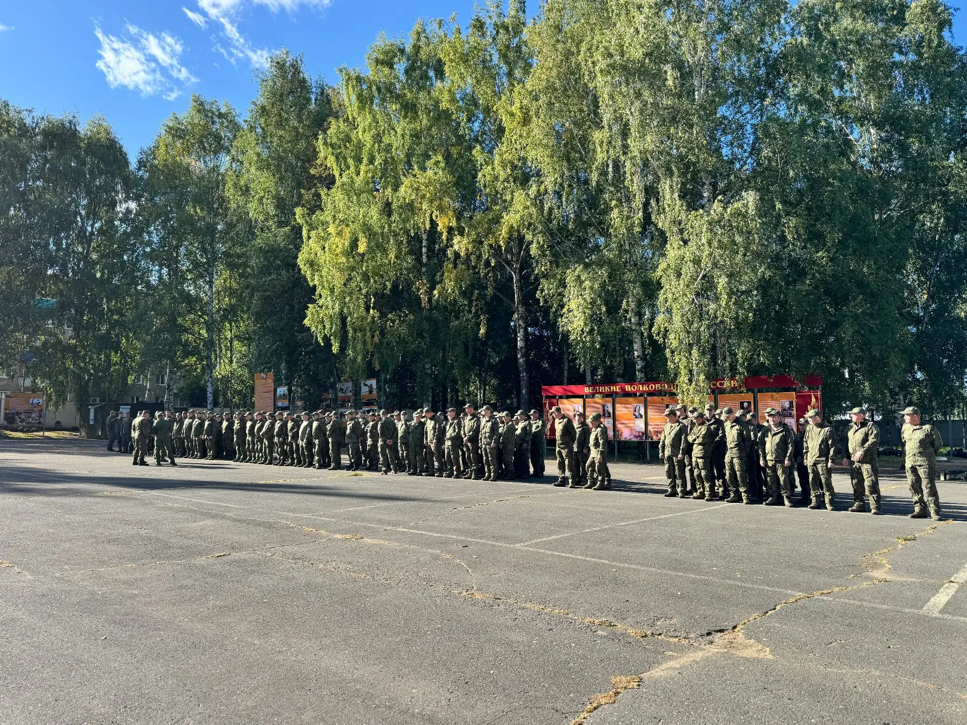 120 добровольцев в составе регионального отряда Боевого армейского резерва страны (БАРС...