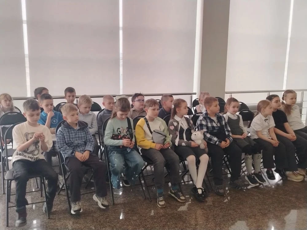🏛️ 30 апреля ребята 2 "Э" класса совершали удивительное путешествие  в Государственный исторический 