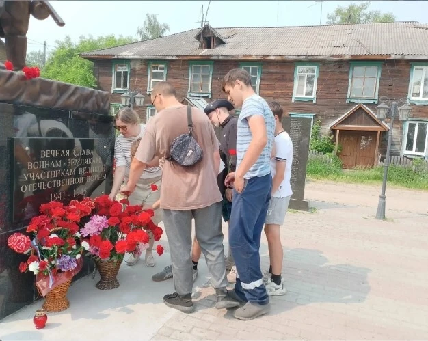 Митинг в День памяти и скорби 🕯

Сегодня, 22 июня, у обелиска Славы в селе Моряковский Затон состоя