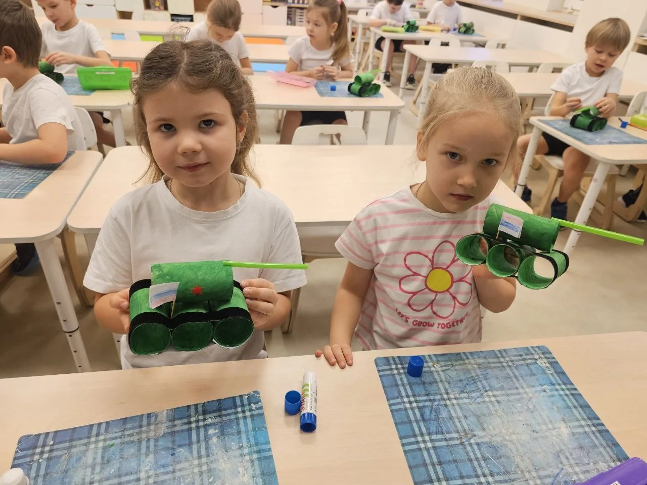 👶 МАЛЕНЬКИЕ МАСТЕРА — БОЛЬШАЯ ЛЮБОВЬ К ПАПАМ!  ➡️ Наши воспитанники подготовительной группы прекрасн