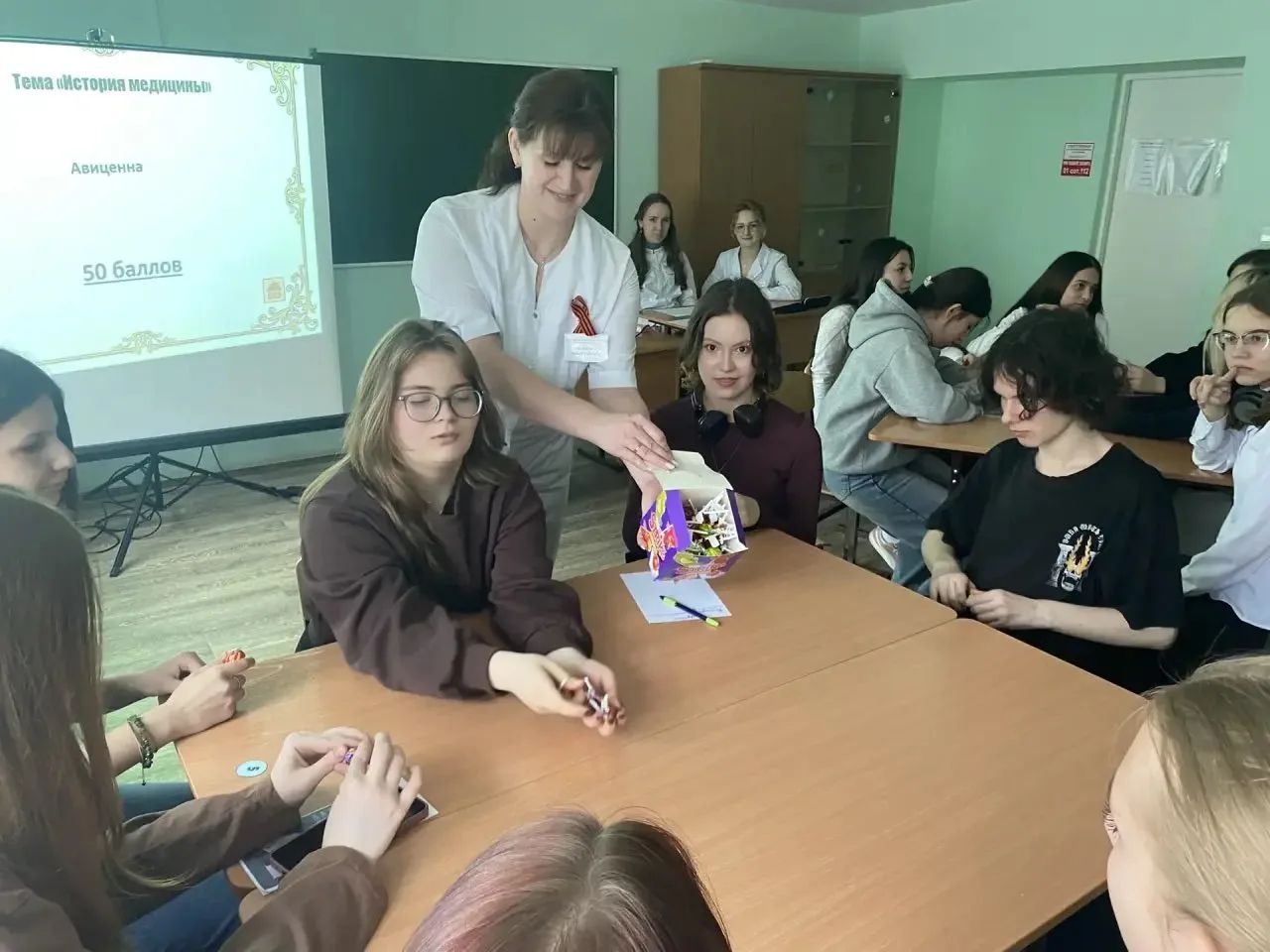 📌 Профориентация в действии! Старшеклассники нашей школы посетили День открытых дверей в Кузбасском 